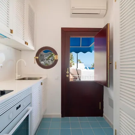 Sea Front Caleton Estudio Апартаменты *