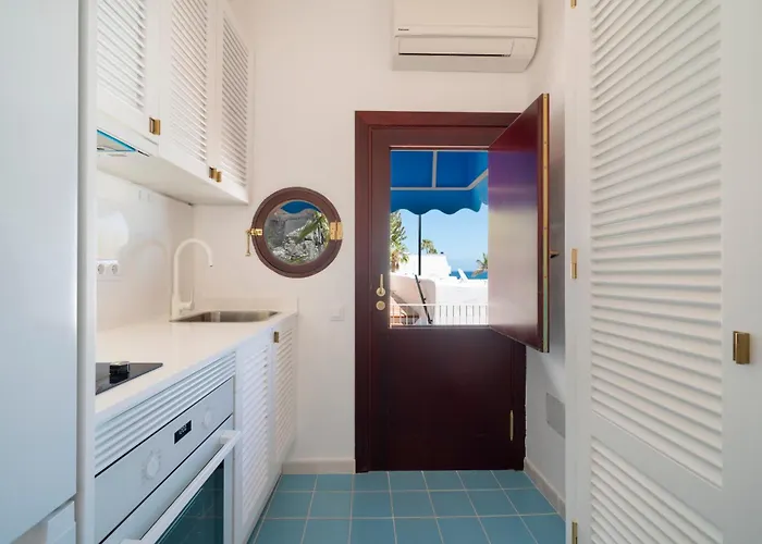 Sea Front Caleton Estudio Апартаменты *